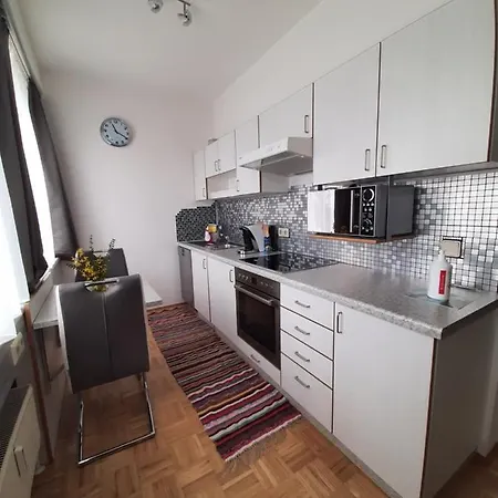 Apartmentstudio Mit Tiefgarage Free Parking 아파트 *