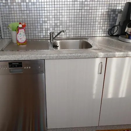 Apartmentstudio Mit Tiefgarage Free Parking גראץ