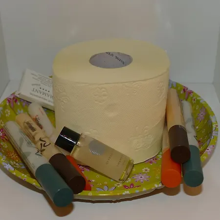 Apartmentstudio Mit Tiefgarage Free Parking グラーツ