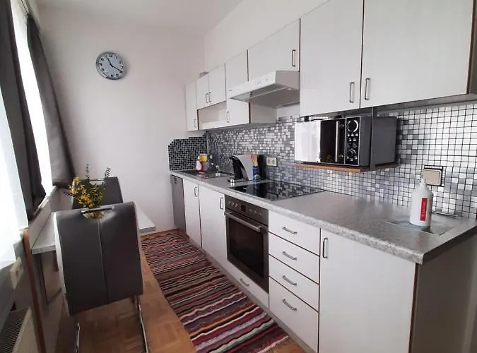 Apartmentstudio Mit Tiefgarage Free Parking Lägenhet *